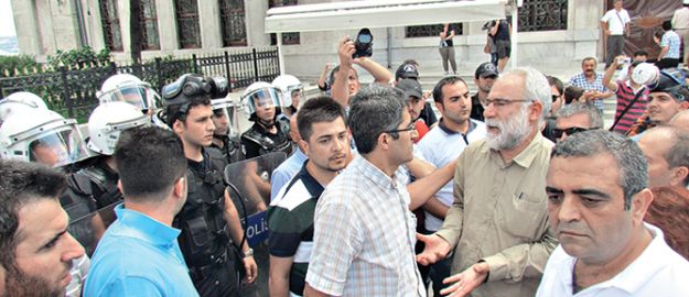 Çapulcular yine sahnede!