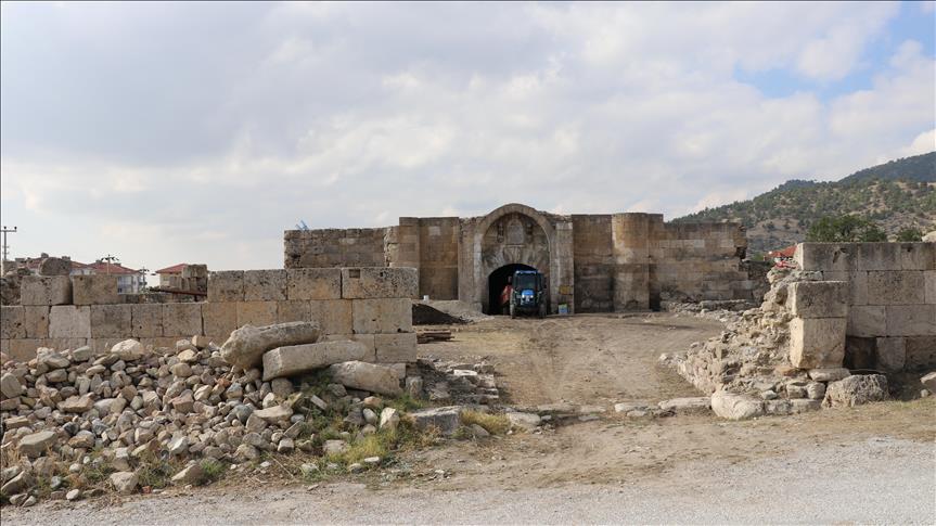 Çardak Han eski ihtişamına kavuşturuluyor