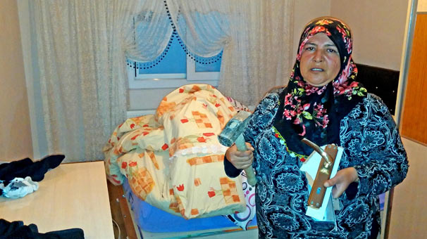 Çaresiz anne uyuşturucu bağımlısı oğlundan kurtulmak istiyor