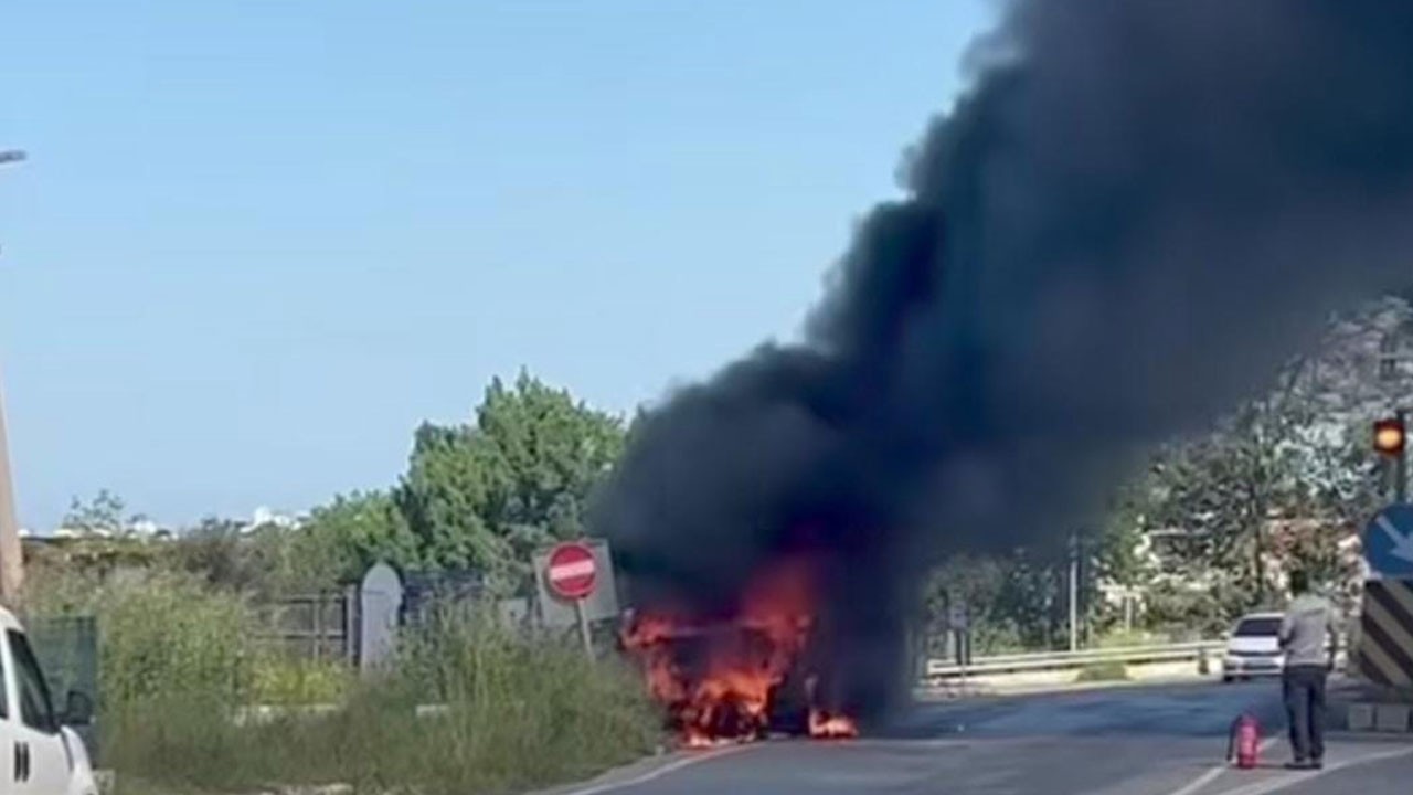 Çarşaf yüklü kamyonet alev aldı! Yürekler ağızlara geldi