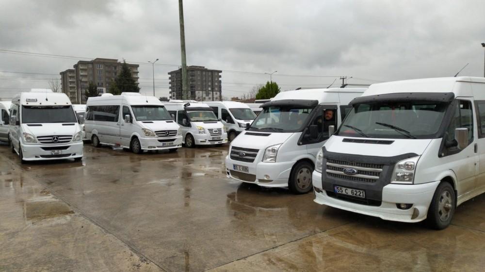 Çarşamba’da dolmuş ve servis araçları dezenfekte ediliyor 