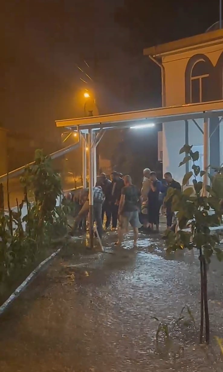 Çarşamba'da sağanak etkili oldu