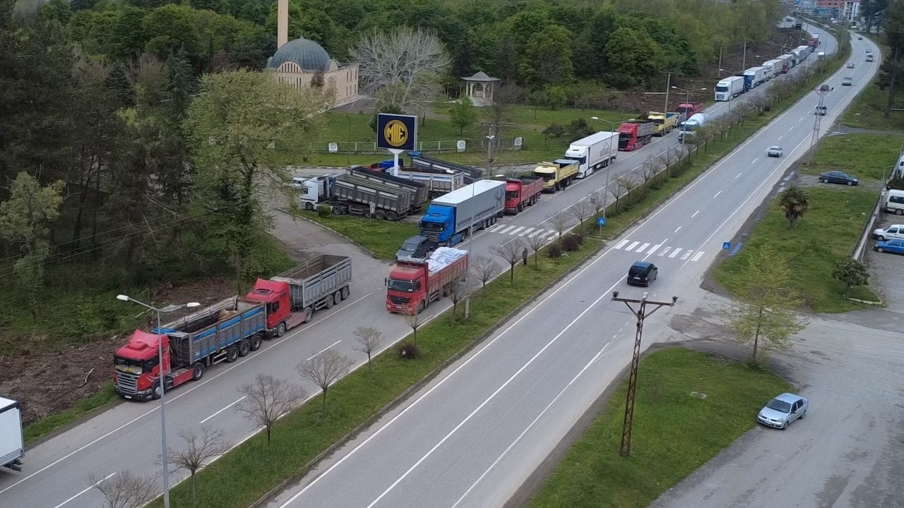 Çarşamba’da TMO fındıkları satışa çıktı, tır kuyrukları oluştu