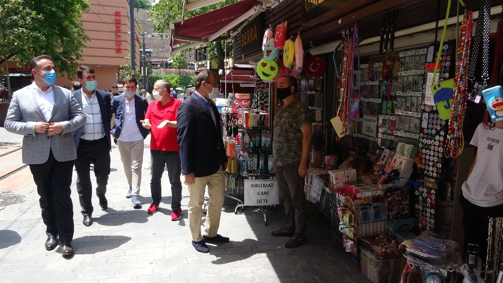 Çarşı esnafına Hakan Çavuşoğlu morali 