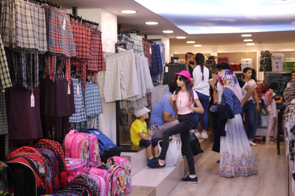 Çarşı pazarda okul alışverişi yoğunluğu başladı 