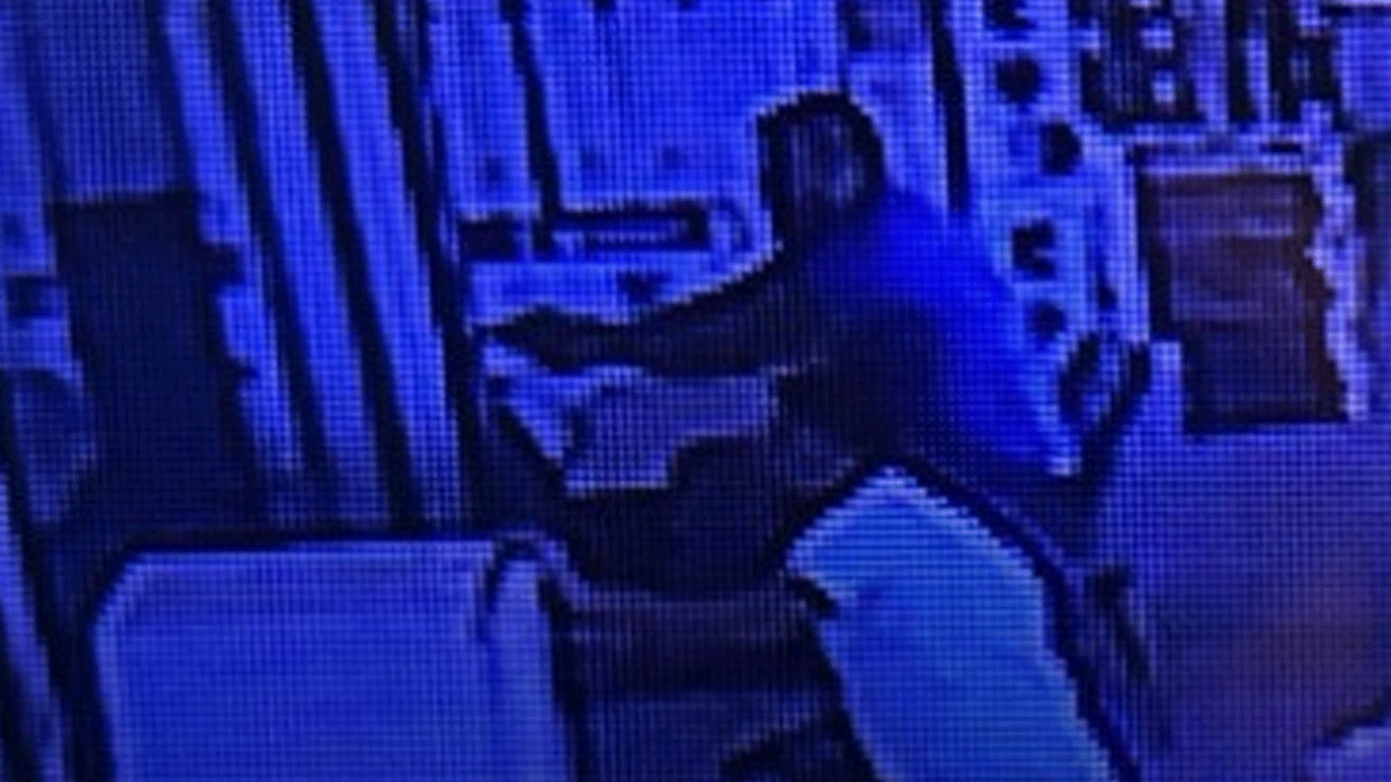 Çarşının ortasında silahlı kavga kamerada!