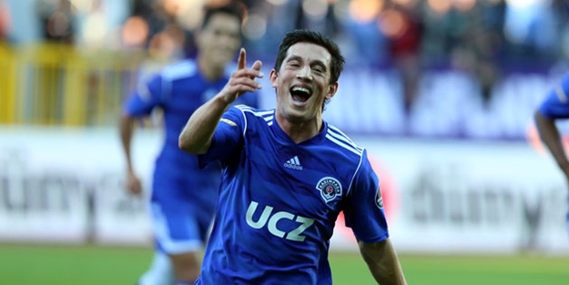 Castro ile 3 yıl daha