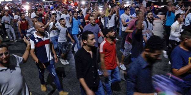 Casuslukla suçladılar!.. Protestoların devam ettiği Mısır'da Türkler tutuklandı!