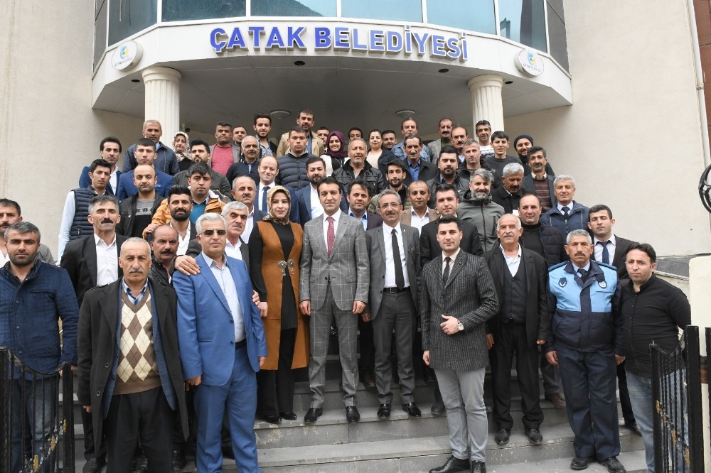Çatak Belediye Başkanı Şeylan görevine başladı 