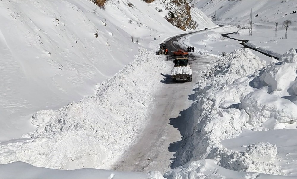 Çatak yolu 3 gün sonra ulaşıma açıldı 