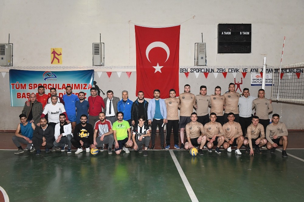 Çatak’ta 5. geleneksel voleybol turnuvası başladı 