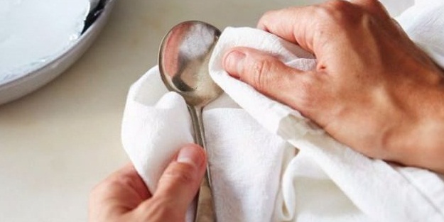 Çatal ve kaşıkları nasıl parlatırız?