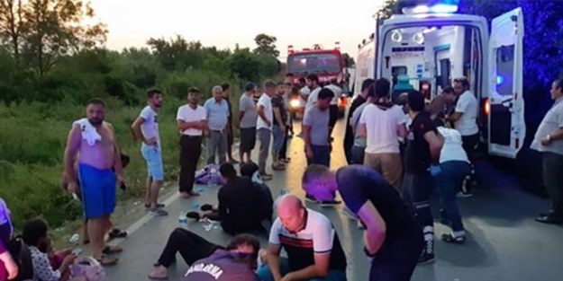 Çatalca'da minibüs devrildi: 12'si ağır 20 yaralı