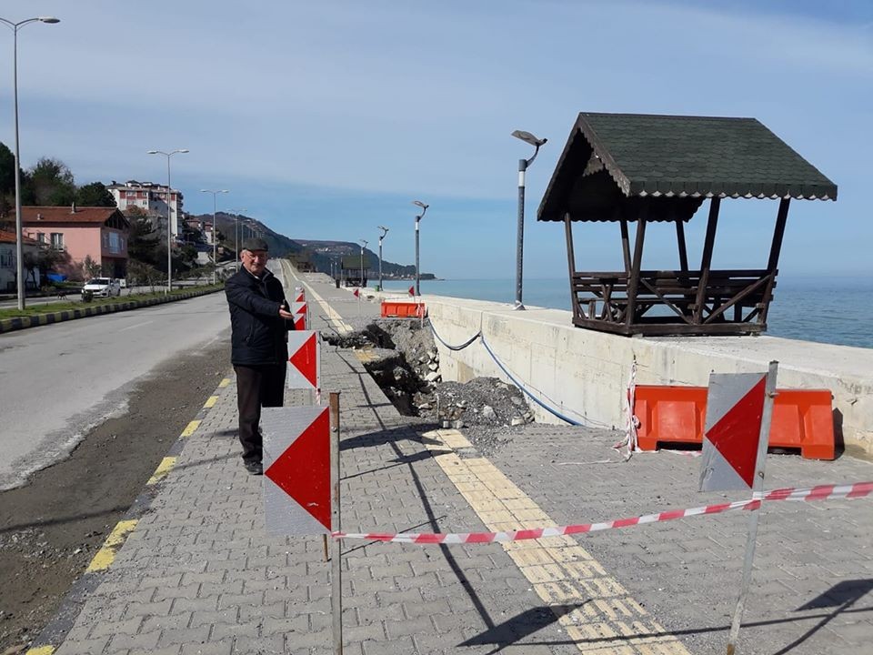 Çatalzeytin’de dev dalgalar hasara yol açtı 