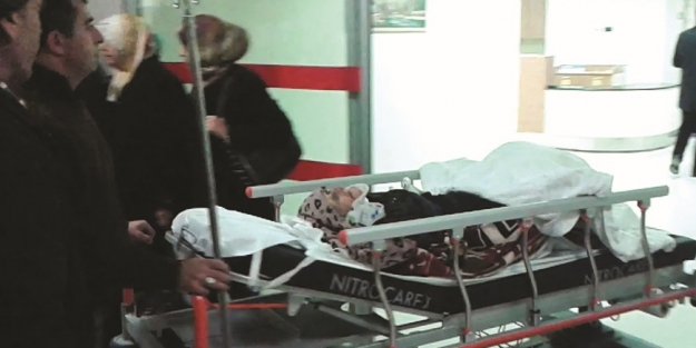 Yaşlı kadının üzerine çatı çöktü