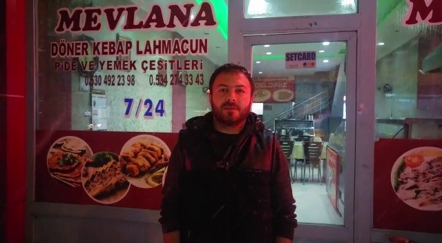 Çatıda biriken kar çığ gibi düştü 