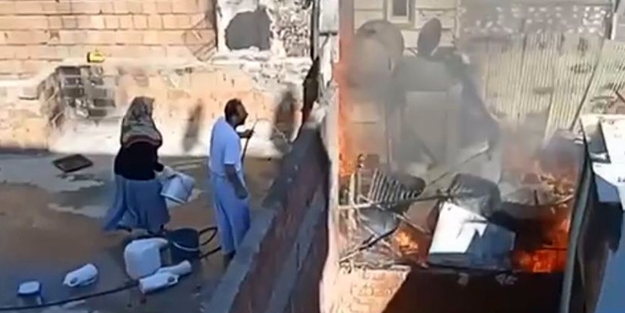 Çatıda çıkan yangına vatandaşlardan kendi imkanlarıyla müdahale