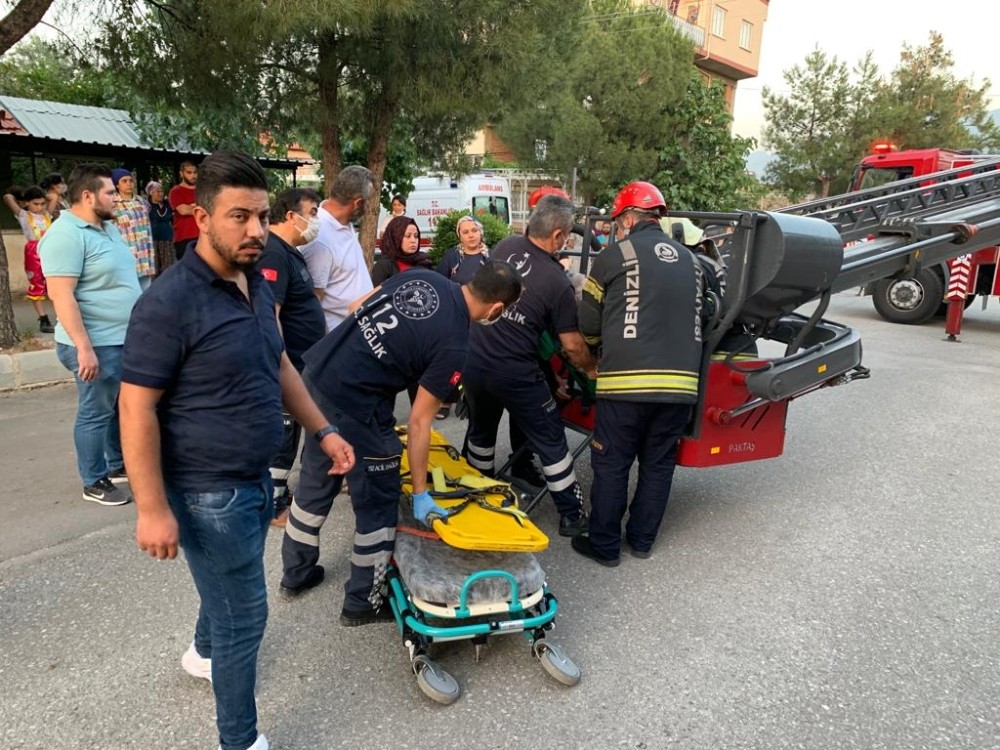 Çatıda tamir yaptığı sırada fenalaşarak mahsur kaldı 