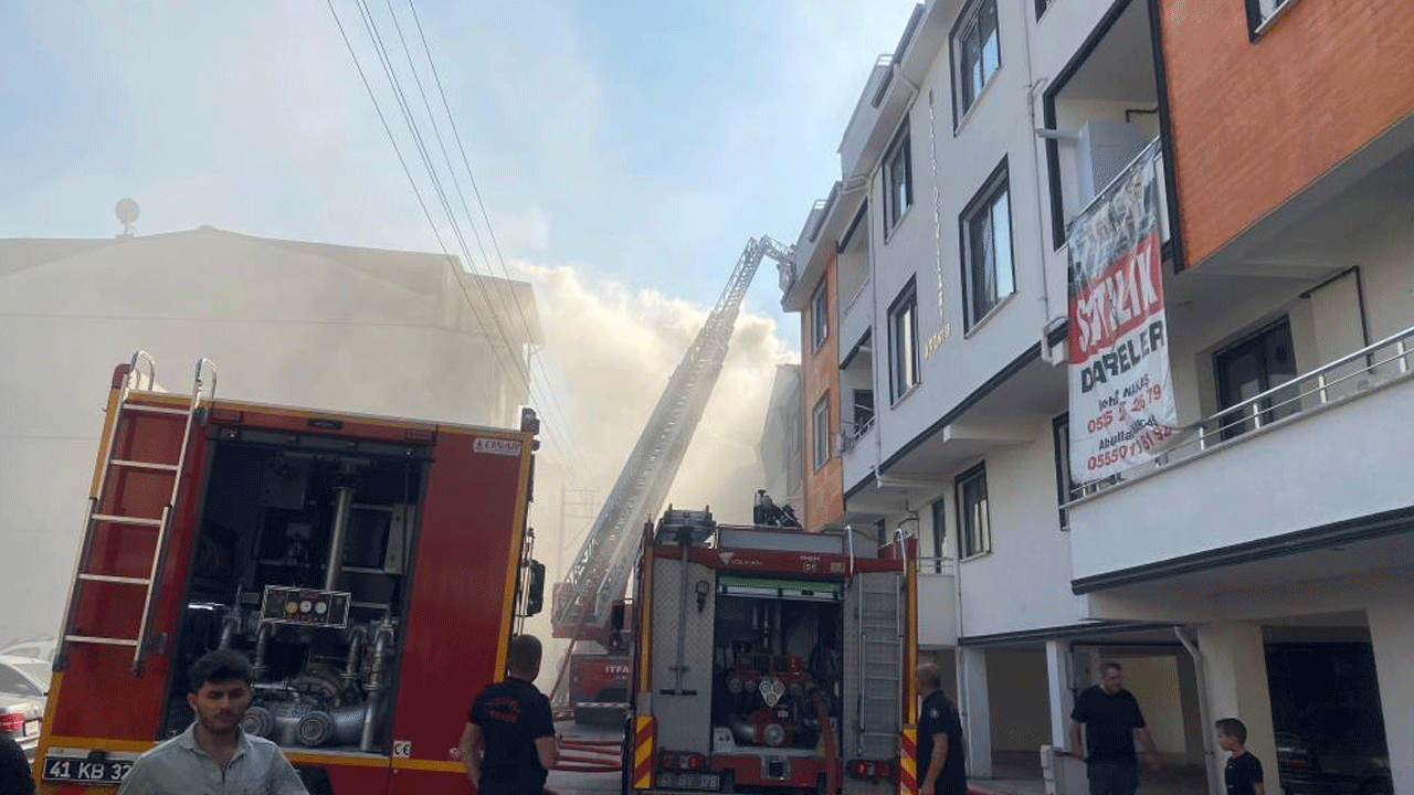 Çatıdaki yangın korkuttu