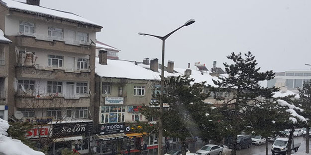 Çatıdan düşen kar kütlesi öldürdü! Tehlike devam ediyor