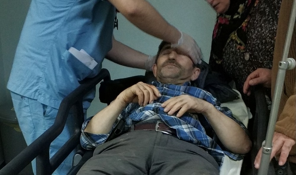 Çatıdan düşen şahıs ölümden döndü 