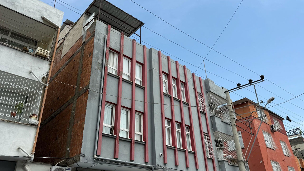 Çatıdan düşen usta hastanelik oldu