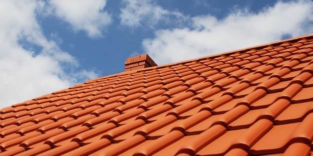 Çatıdan düşen yaşlı adam öldü