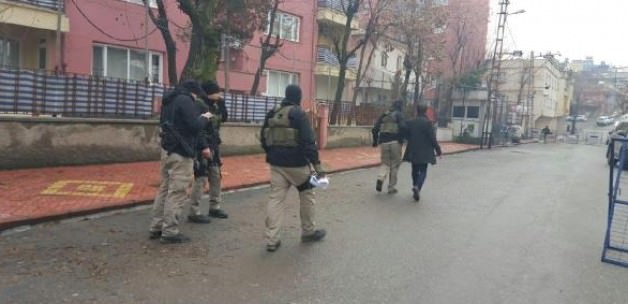 Çatışma çıktı: 1 polis şehit 7 terörist öldürüldü