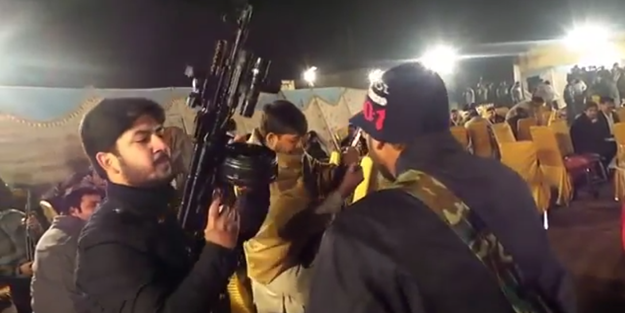 Çatışma gibi düğün!