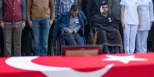 Çatışmada yaralanan askerlerden şehide son görev