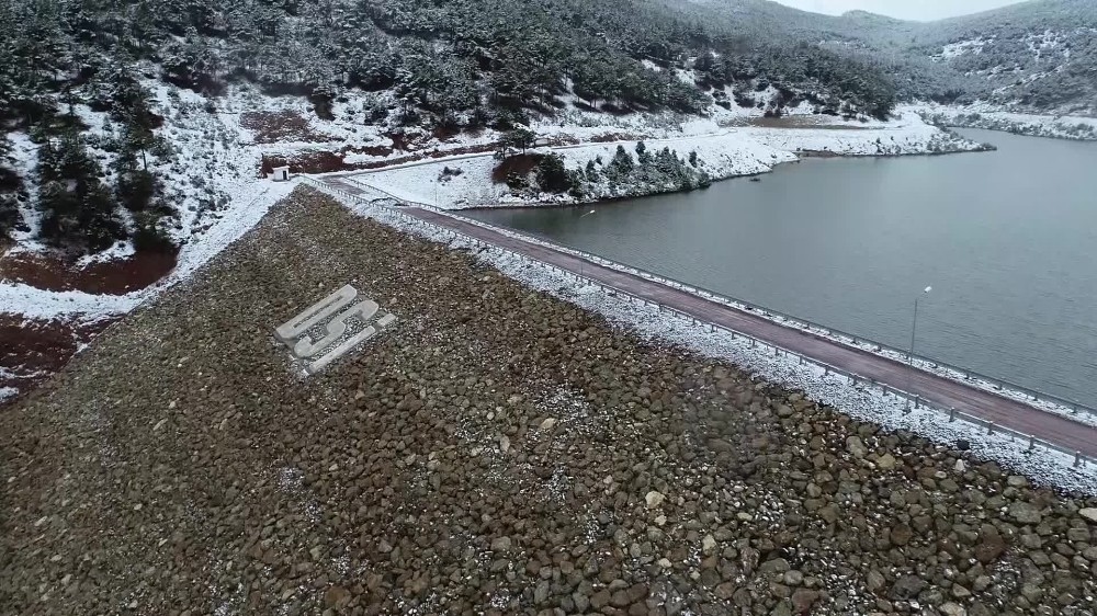 Çatlak oluşan barajdaki çalışmalar İHA tarafından havadan görüntülendi 