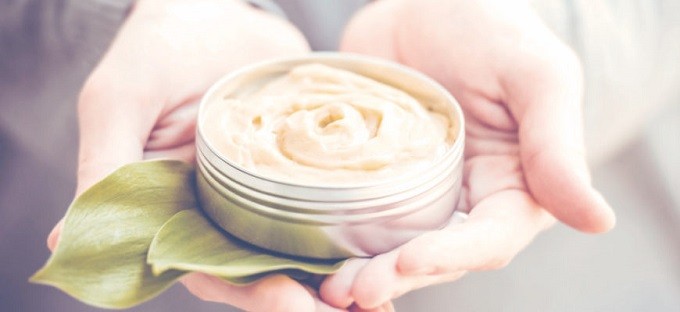 Çatlayan ve kuruyan ellerinizi pürüzsüz hale getirecek 5 tarif