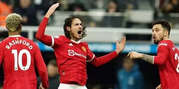 Cavani, Manchester United'ı sırtladı