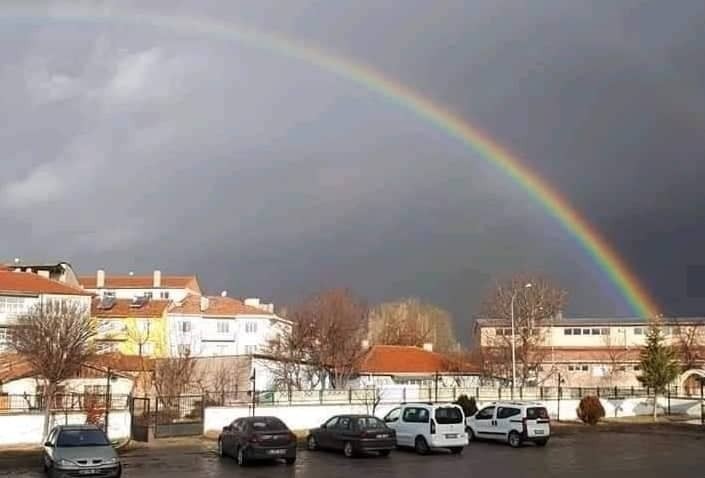 Çavdarhisar’da gökkuşağı büyüledi 