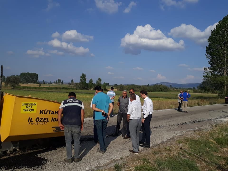 Çavdarhisar’da köy ve arazi yolu yapım çalışmaları 
