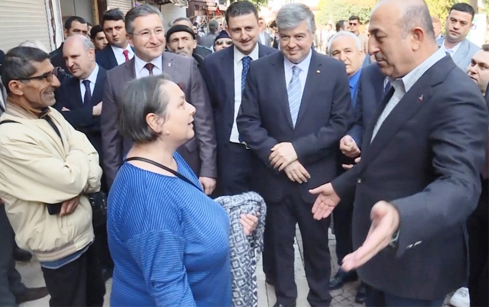 Çavuşoğlu, AK Parti aşığı kadından 15 kişiyi ikna etmesini istedi 