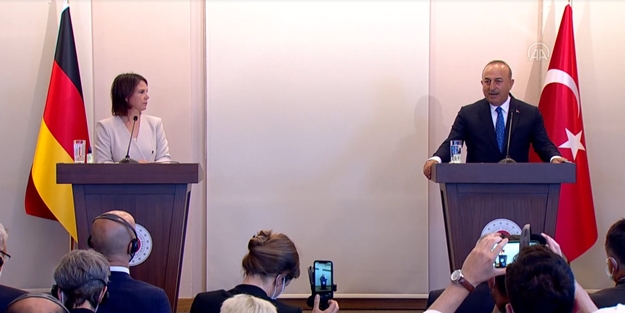 Çavuşoğlu ile Alman Bakan arasında 'Yunanistan' gerilimi! Yüzüne yüzüne söyledi