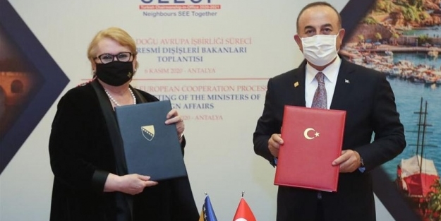 Çavuşoğlu, mevkidaşı Turkovic ile imzayı attı