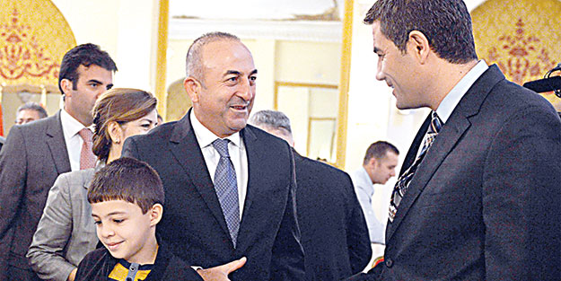 Çavuşoğlu Musul’da kurtarılan diplomatlarla kahvaltıda buluştu