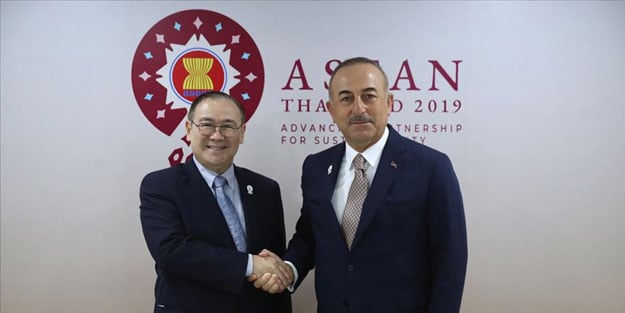 Çavuşoğlu Tayland'da mevkidaşlarıyla görüştü