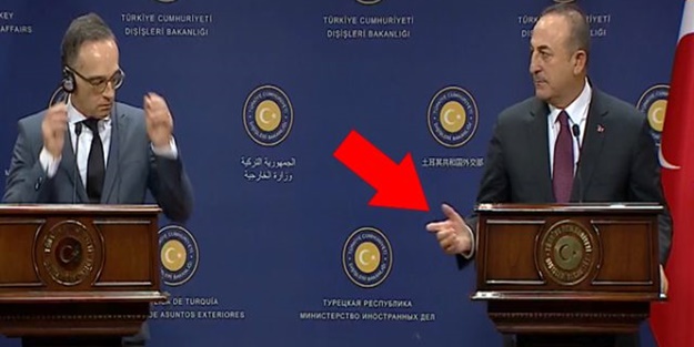 Çavuşoğlu, Türk muhabirin sorusuna cevap veremeyen Alman mevkidaşına müdahale etti