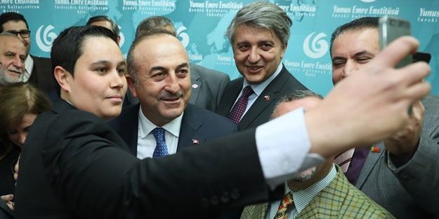 Çavuşoğlu, Türkmenlerle bir araya geldi