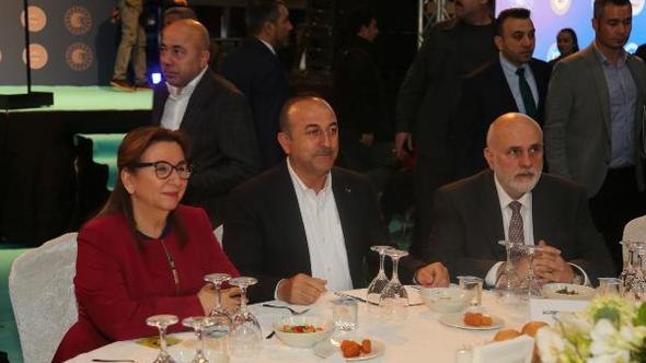 Çavuşoğlu ve Pekcan, esnafla bir araya geldi