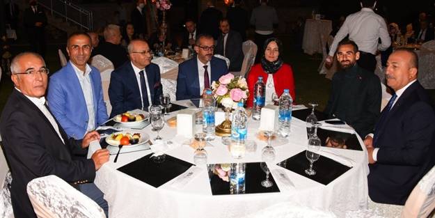 Çavuşoğlu, yeğeninin nikah şahidi oldu