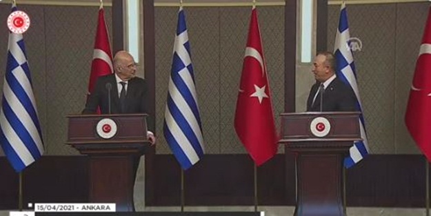 Türkiye'ye skandal suçlamalar! Çavuşoğlu, Yunan Bakan'ı fırçaladı