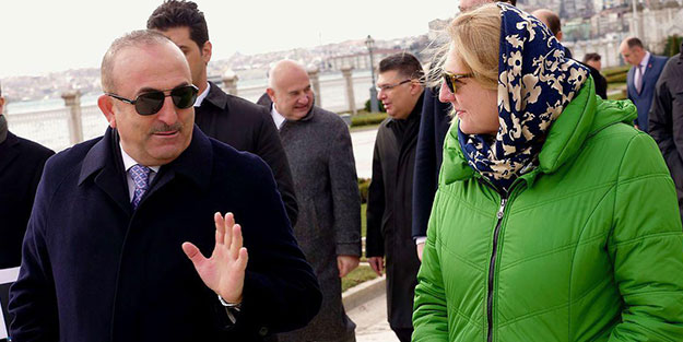 Çavuşoğlu'ndan Bozkurt ve Rabia uyarısı