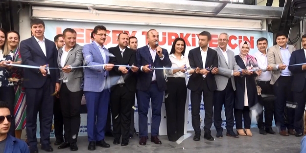 Çavuşoğlu'ndan vatandaşa espri: Yengeden izin almak için beni kullanma