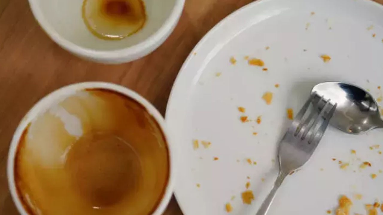 Çay lekelerini söküp atıyor! Çıkması 10 dakika! Boş yere vakit kaybı olmasın!