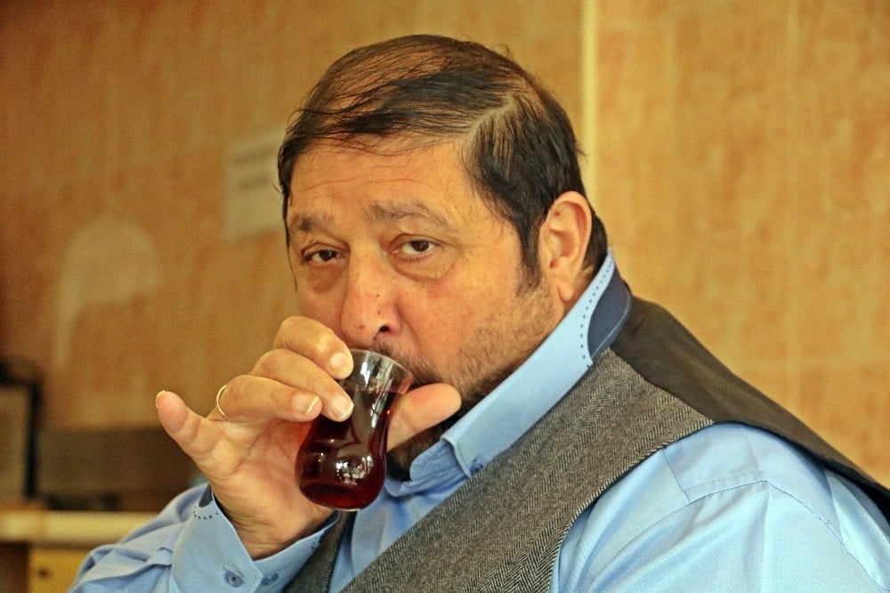 Çay içerken boğulma tehlikesi geçirdi, ölümden döndü 