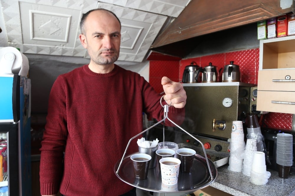 Çay ocağından korona virüsüne karşı pet bardaklı önlem 